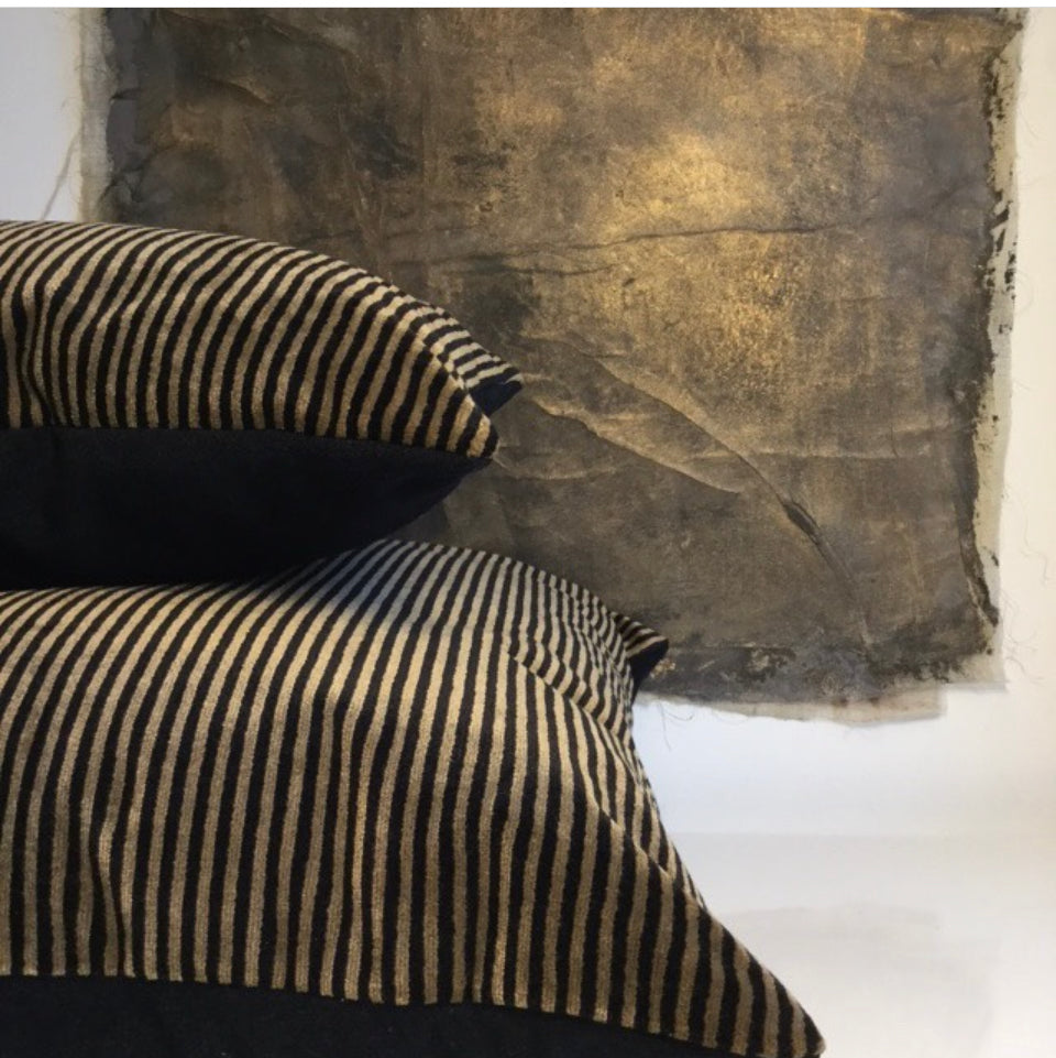 Velvet black gold